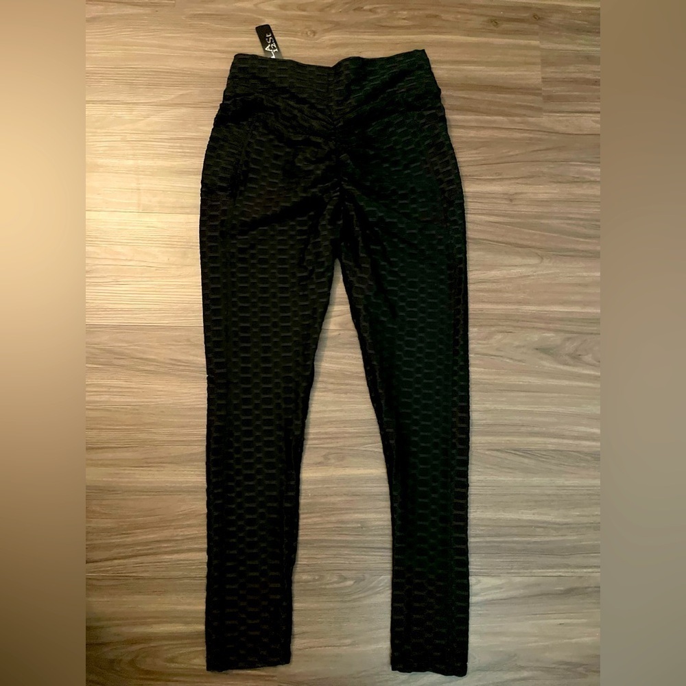 LA12ST Women’s Black Butt Lift Textured Leggings size L /XL - NWT